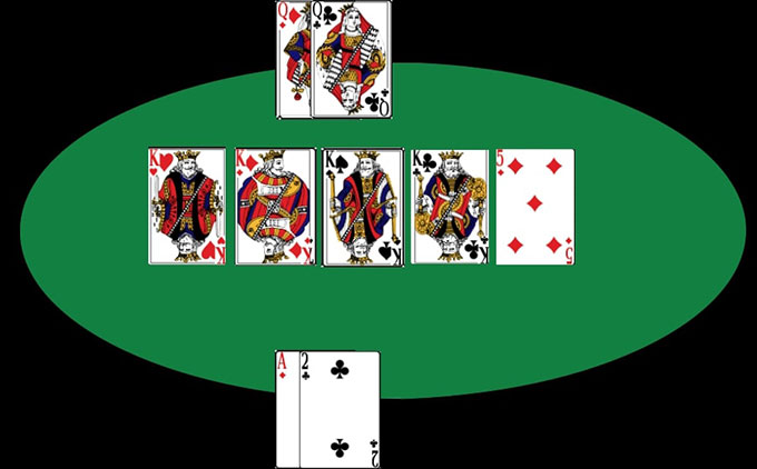 Хенд собрался на столе