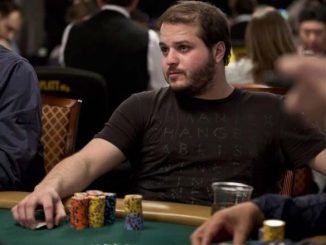 Украинский покерист Андрей Держипильский выиграл золотой браслет WSOP